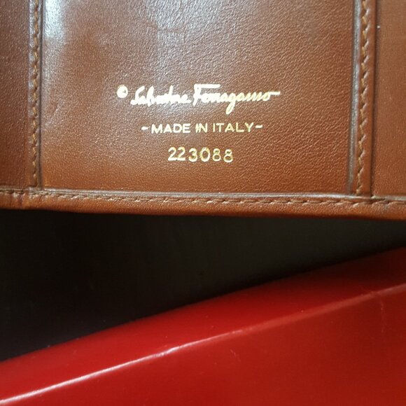 Salvatore Ferragamo vintage wallet BNIB - Picture 3 of 6